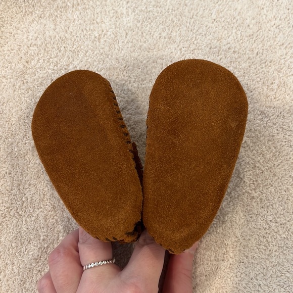 Minnetonka Genuine Suede Leather Baby Moccasins - Picture 8 of 11